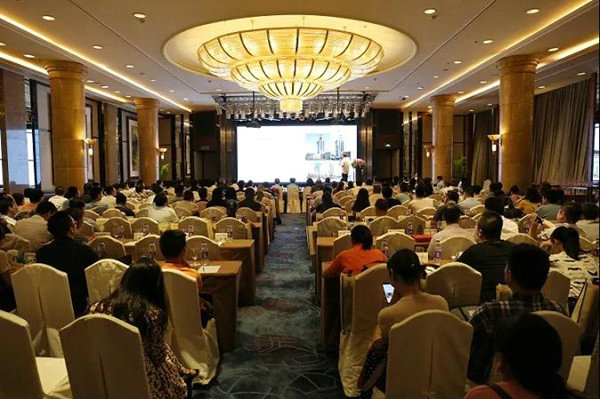斬獲三大獎項：晨光涂料出席2018上?；═OP10品牌榜發(fā)布盛會