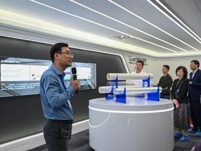 江蘇省建材行業(yè)協(xié)會理事長一行蒞臨晨光集團參觀考察